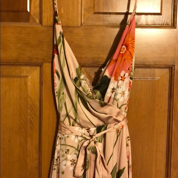 Lulus Dresses & Skirts - Lulu’s spaghetti strap dress with slit